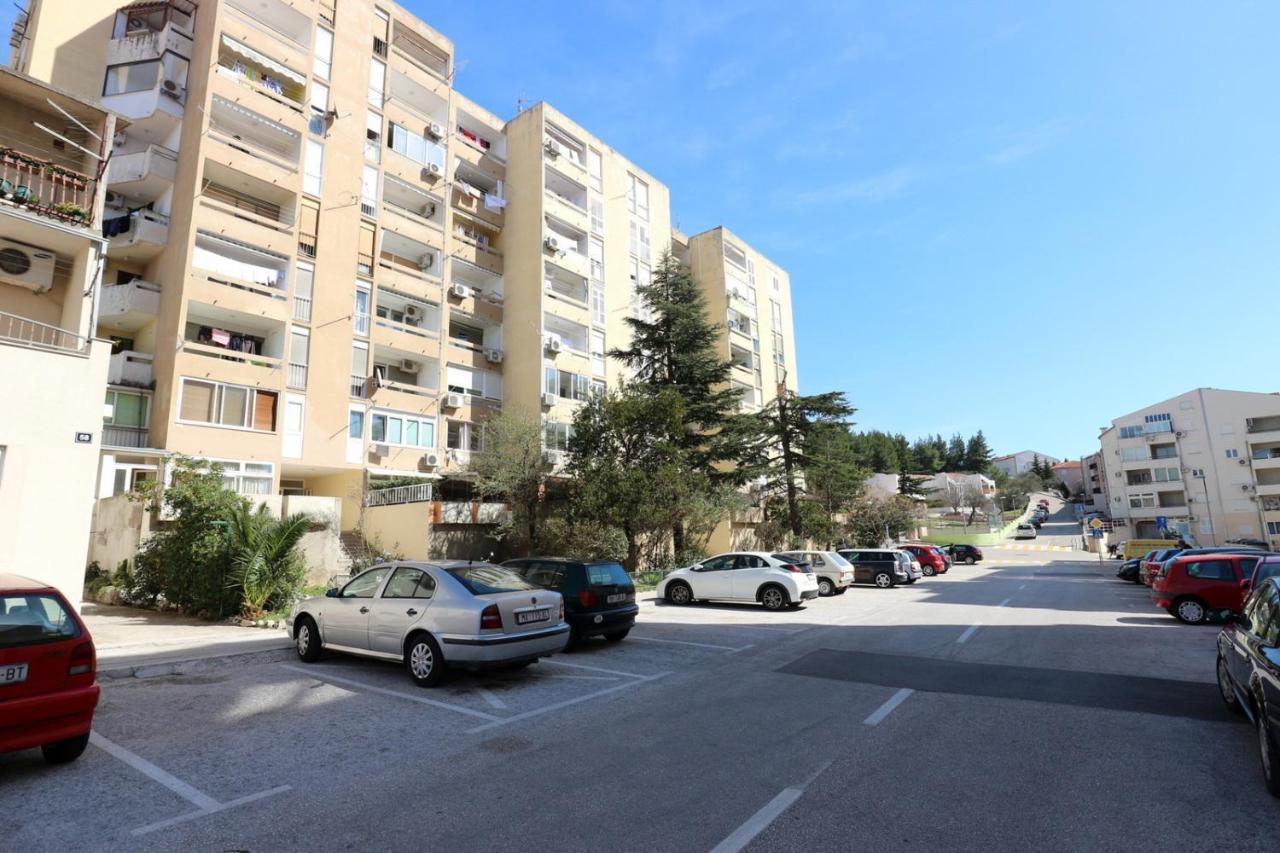 Mali Apartman U Centru マカルスカ エクステリア 写真